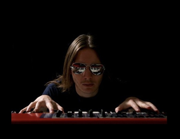 Danny Mattin performing live on Hammond organ